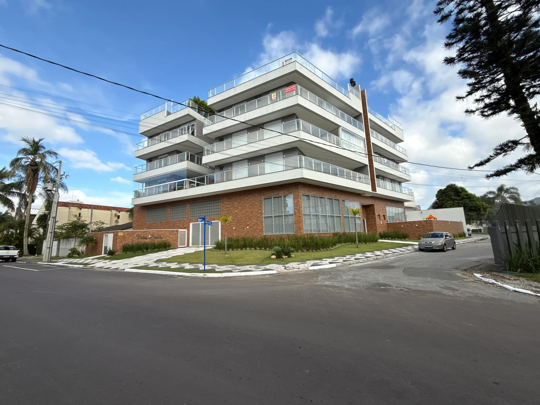 Apartamento Alto Padrão à Venda em Caiobá | 3 Suítes | Novo | Sacada com Churrasqueira | 2 Vagas | Palm Beach Residence